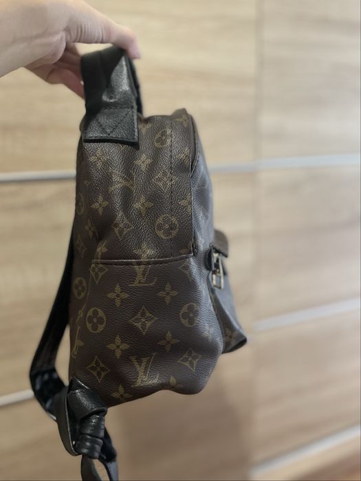Среден размер раница на Louis Vuitton