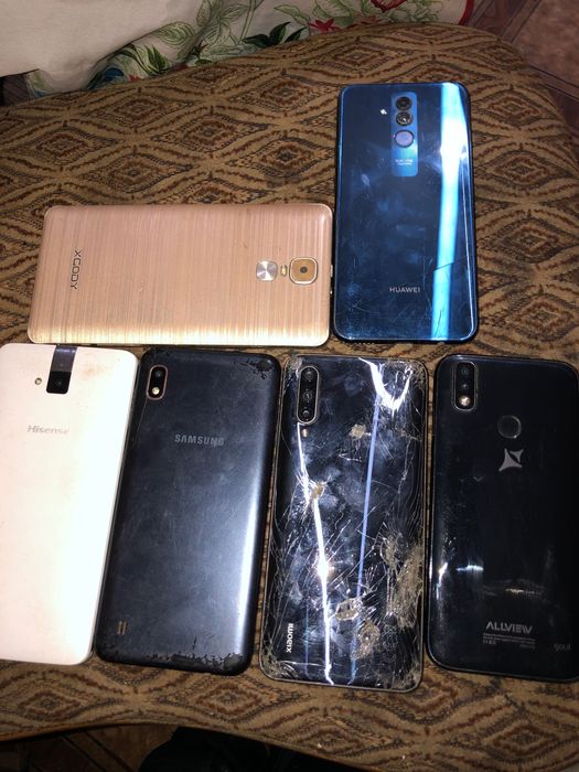 Vând telefoane pentru piese sau schimb cu un telefon decent