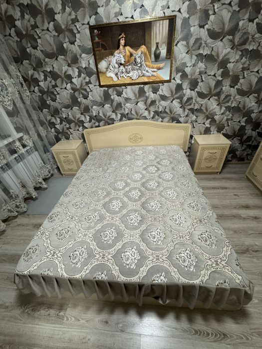 Продам спальный гарнитур