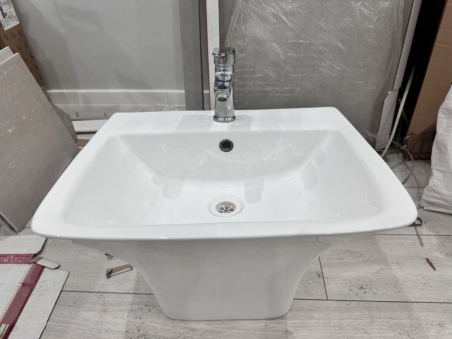 Продам раковину настенную