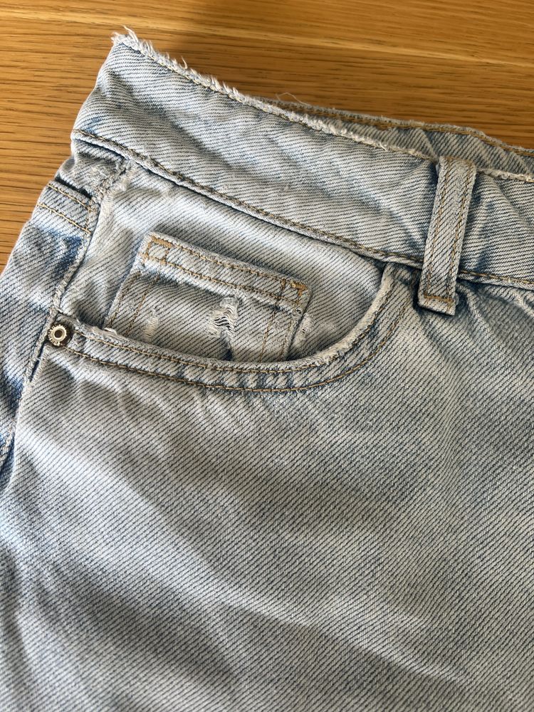 Short Zara marime 36 stare foarte buna  pantalon scurt