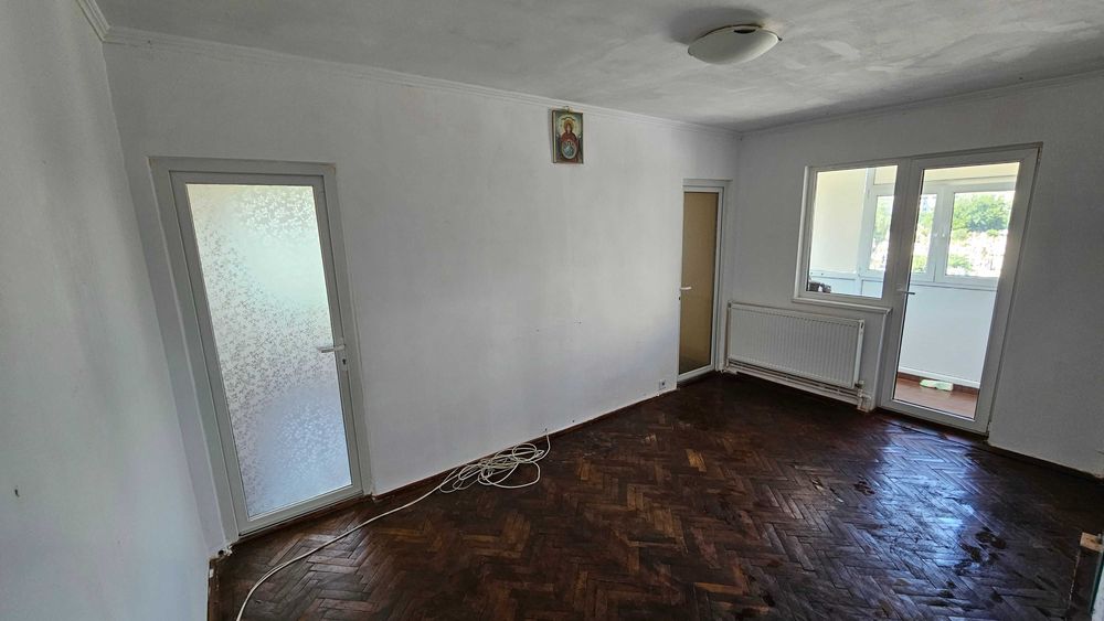 Apartament 3 camere, 44 mp, zona Salvare/Sabrosso (direct proprietar)