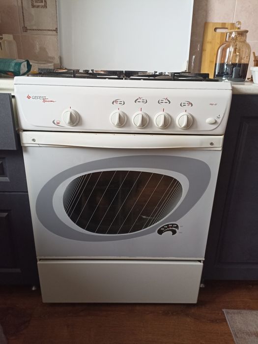 Продам газовую плиту