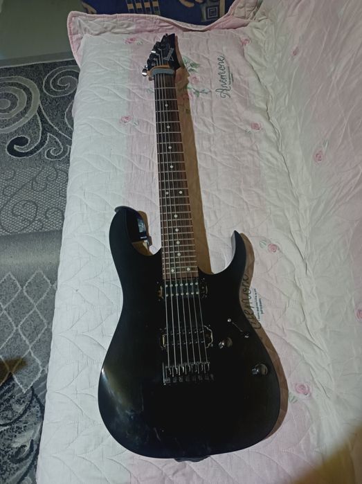 Продаётся семиструнный ibanez