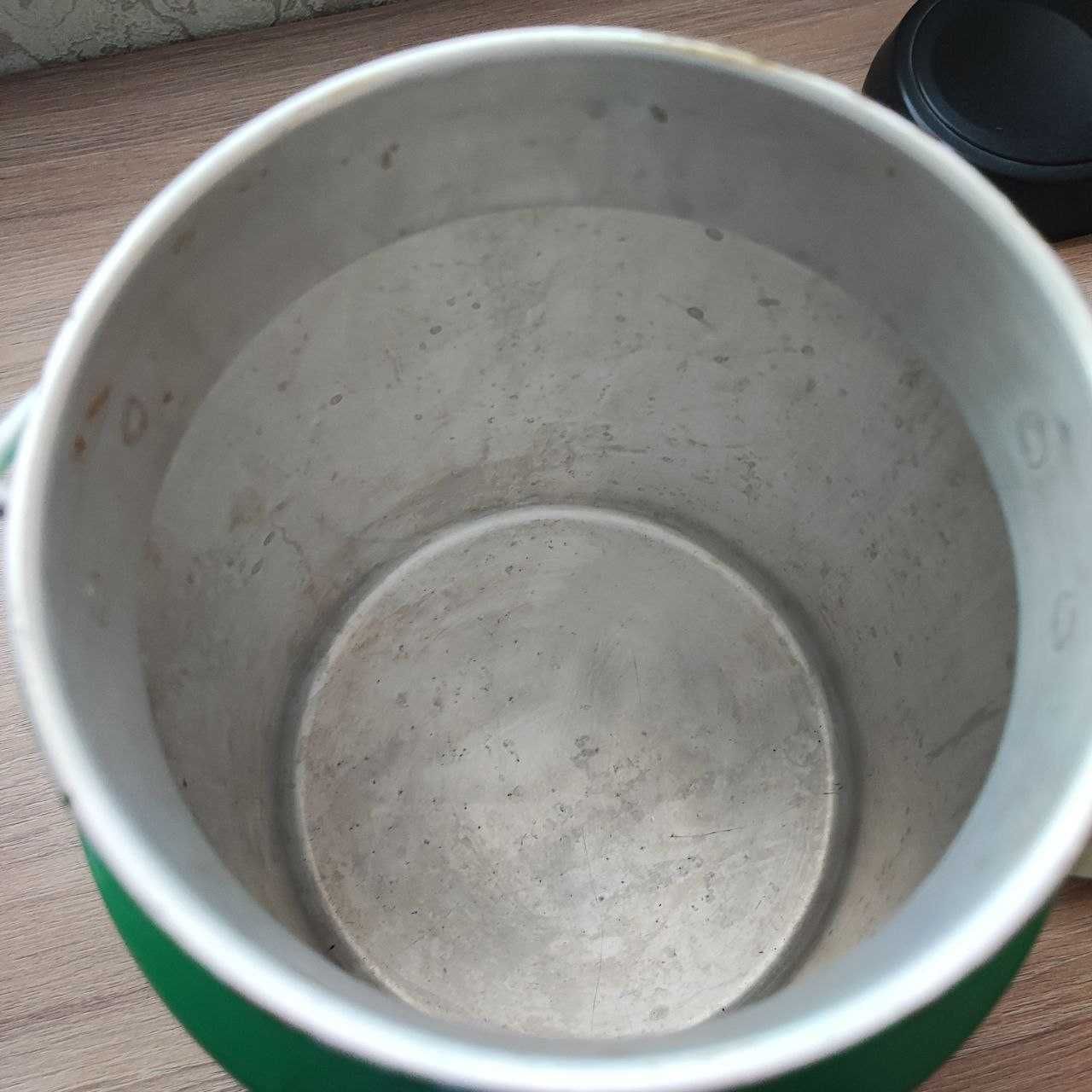 Продам чайник 2л, чайник 3л , бидон алюминиевый 8 л.