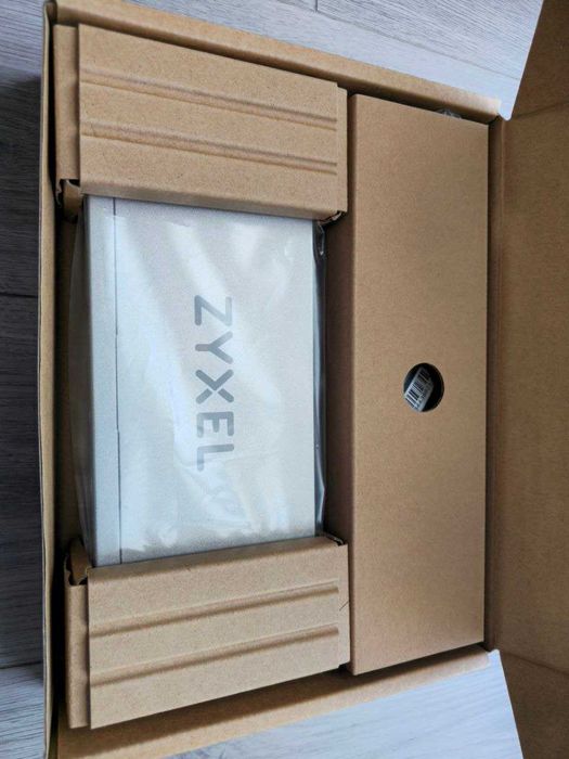 Zyxel XGS1010-12 – Switch 12 porturi (8x1G, 2x2.5G, 2x10G SFP+)