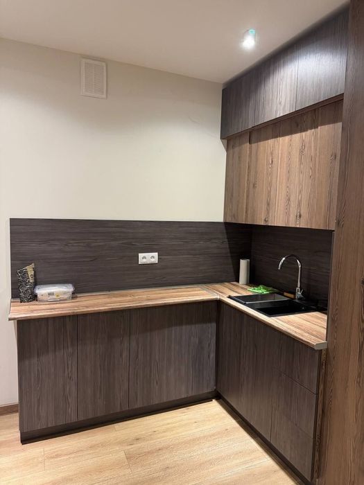 Продаётся офис вторичный фонд. 
Ц4. Метро Абдллы Кадери 

3/1/4