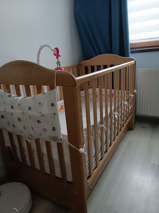 Pătut bebe lemn natural+ jucării & lenjerie.