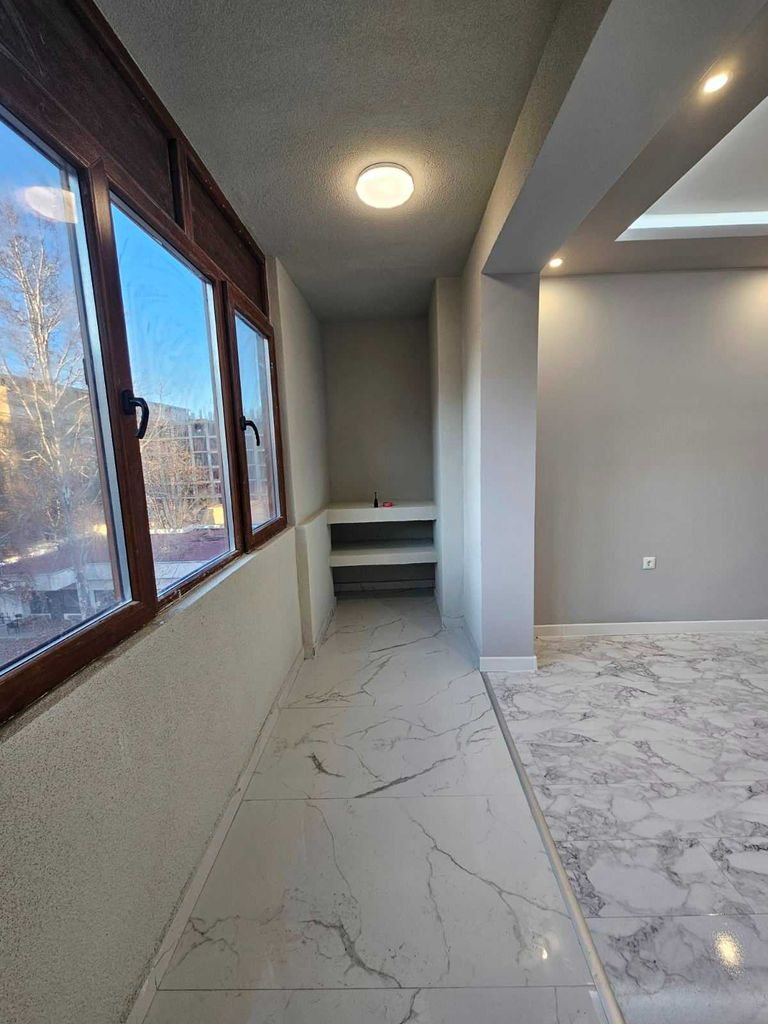 Продава се Тристаен апартамент в Казанлък - 90 кв.м за 1332 €/кв.м - Снимка #12