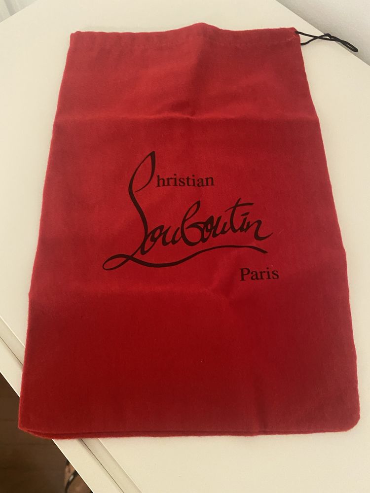 Cristian Louboutin, pantofi toc 10 cm, piele intoarsa.