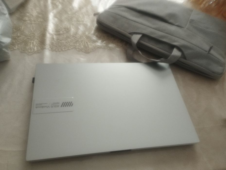 ASUS Vivobook Go 15 OLED (модель E1504FA-L1742). 
Основные характерист