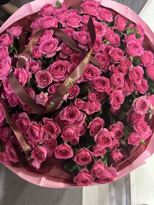 Букет из 101 кустовой розы – роскошный, новый