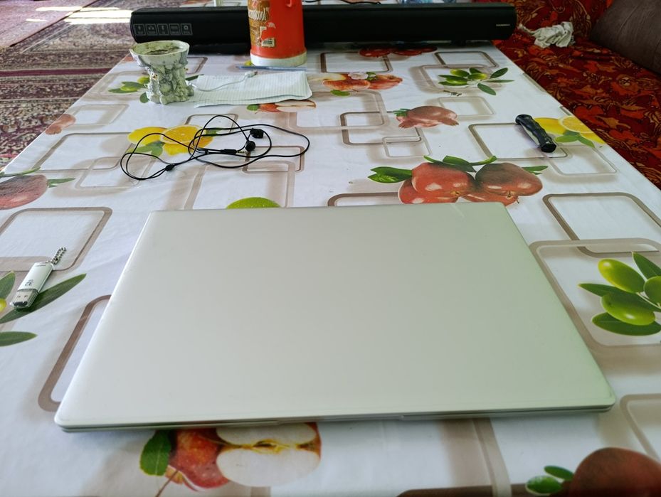 Новый ноутбук серый