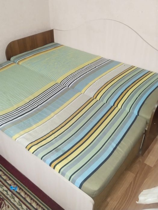 Бесплатно кровать и шкаф