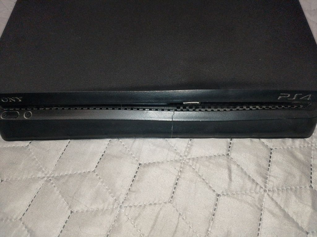 Ps4 Slim 1TB с джойстик и кутия