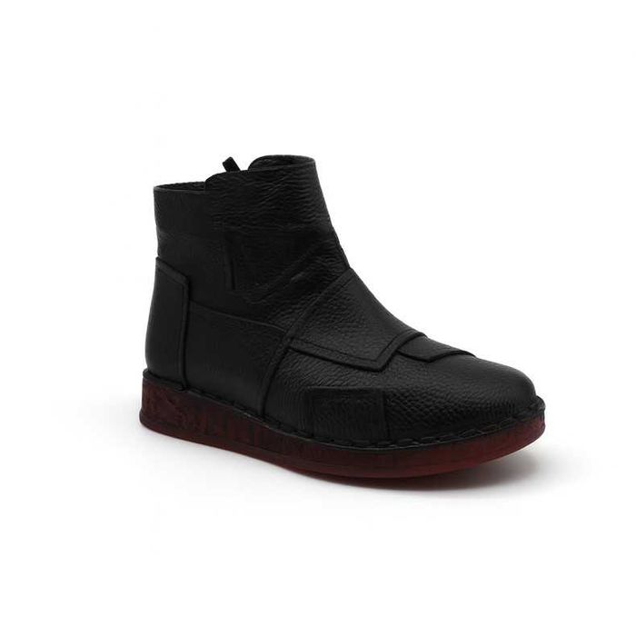 Дамски черни боти от естествена кожа с декоративни панели