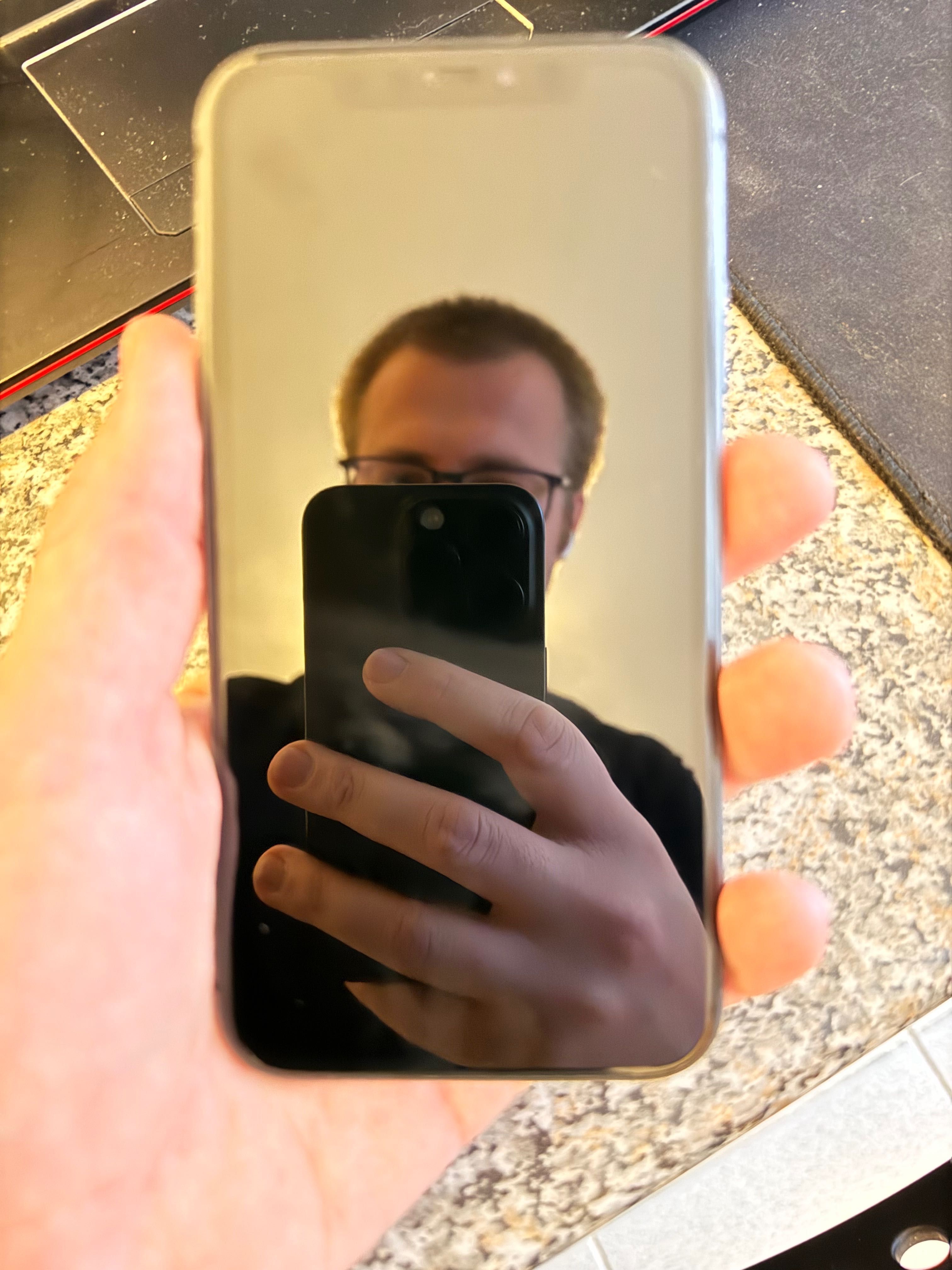 Iphone 11 128GB + кейс + протектор + зарядно