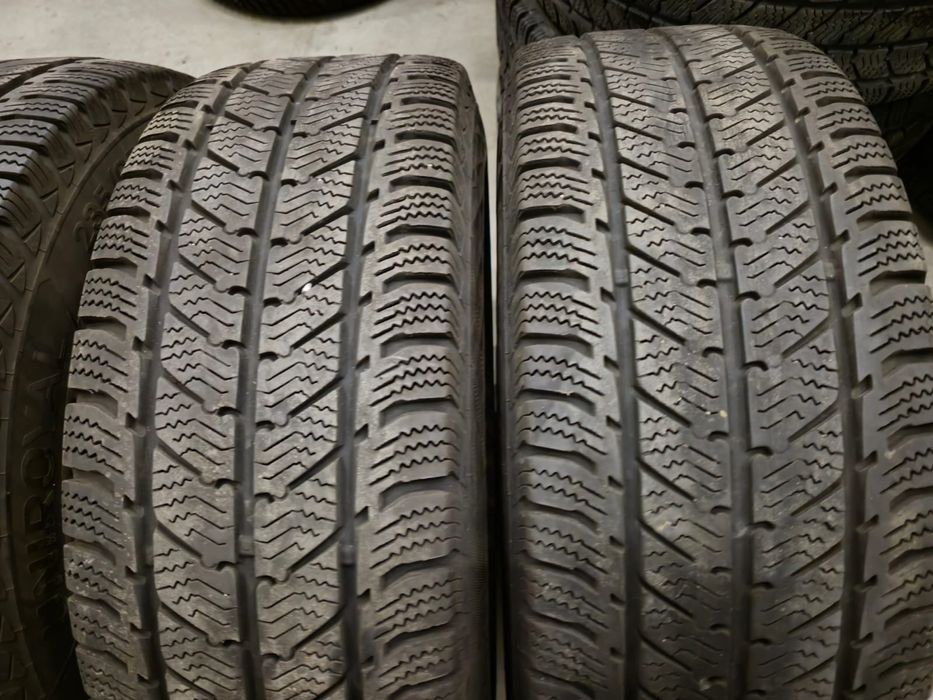 4 anvelope iarna Uniroyal 235 65 16C stare foarte buna