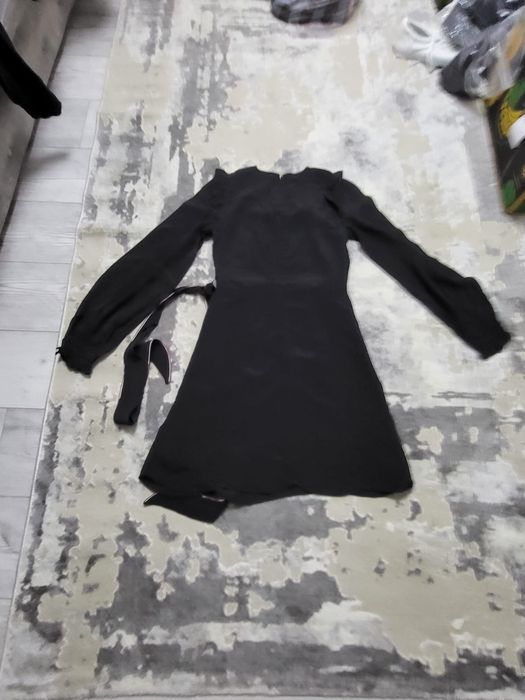 Vindem rochiță Tommy Hiflingher