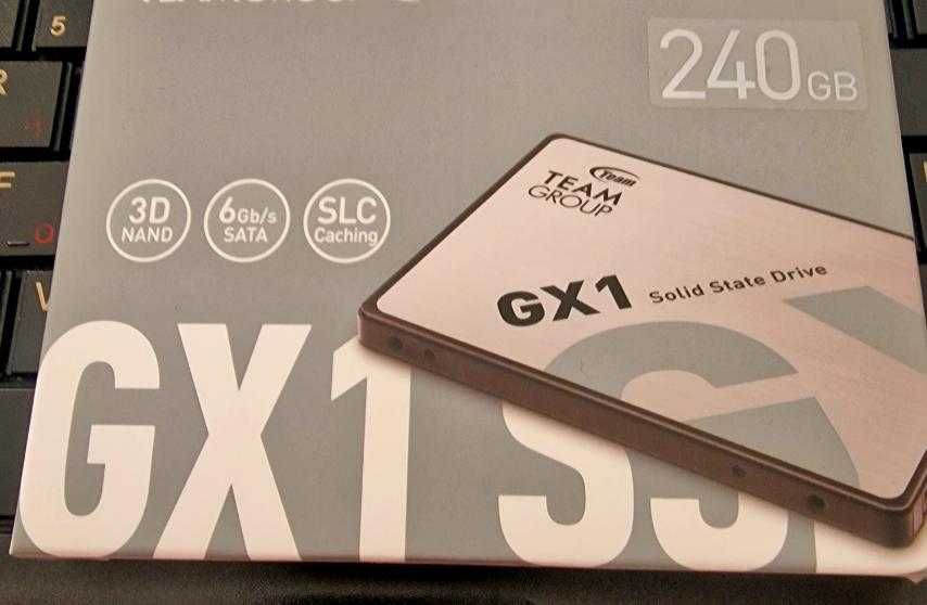 Fujitsu Lifebook AH512 SSD 240 GB 4GB RAM Отличен