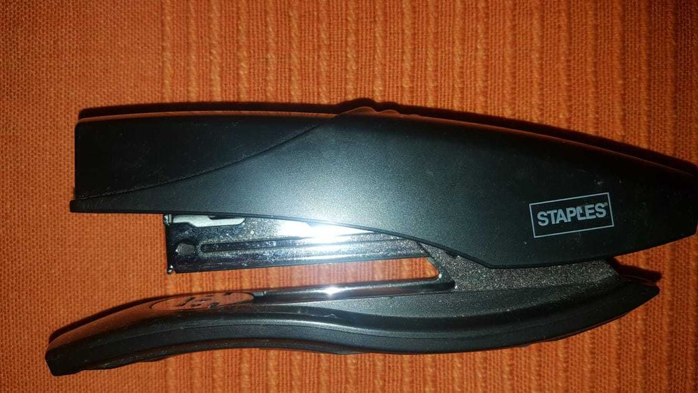 Vând produse de birotica