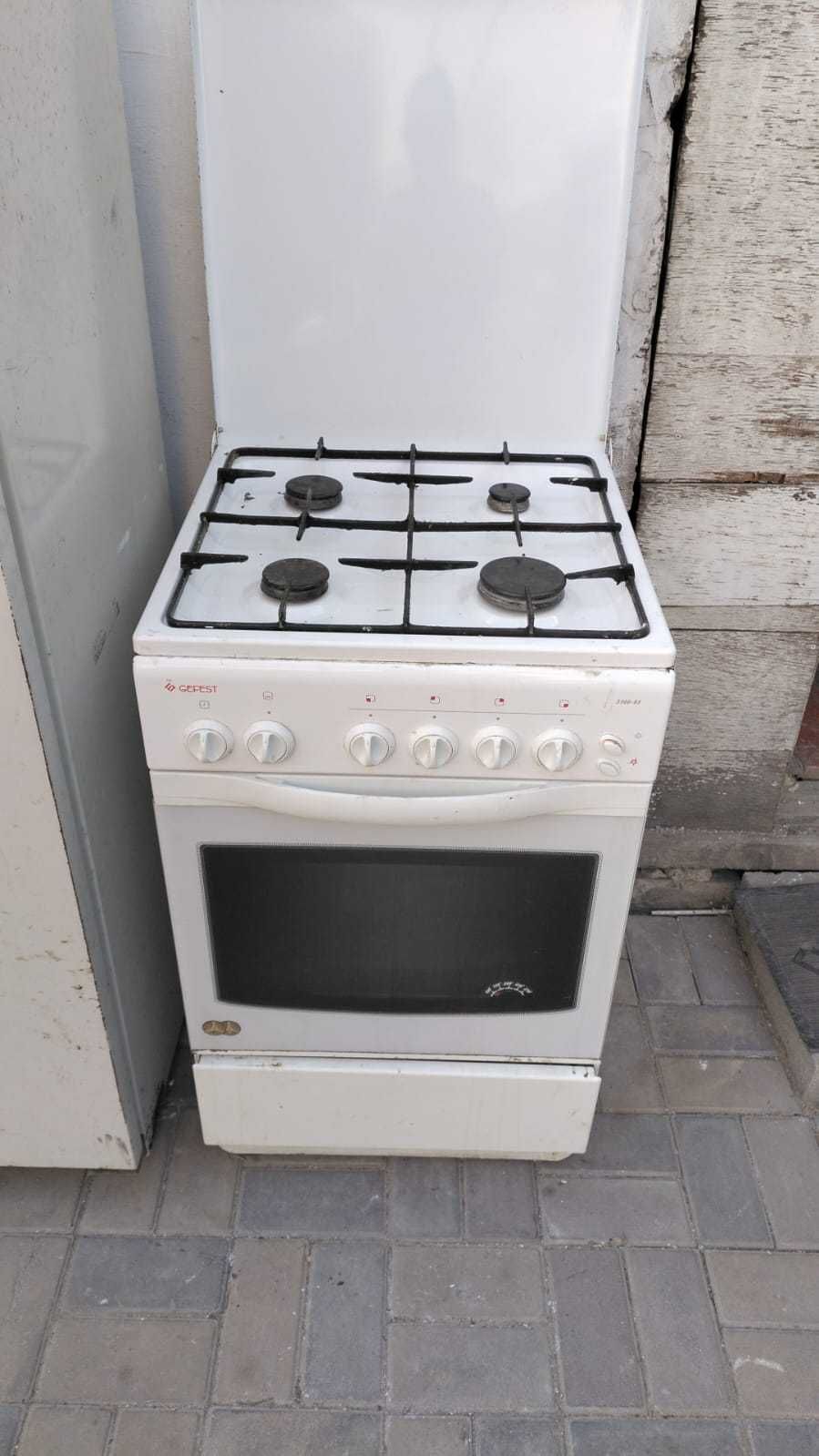 два газовых  плиты