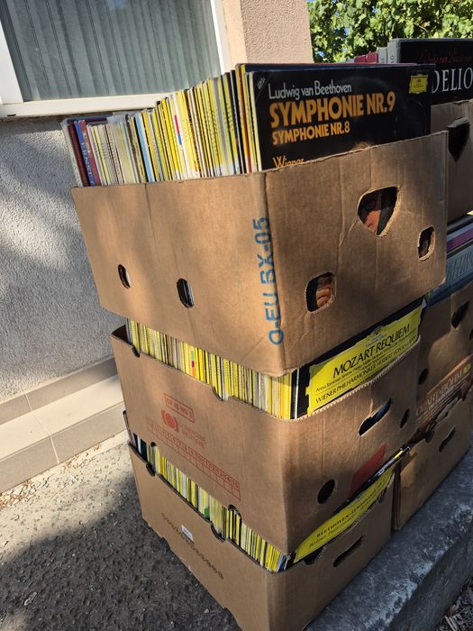 Vând 150lp discuri vinil Deutsche Grammophon cu muzică clasica mixta