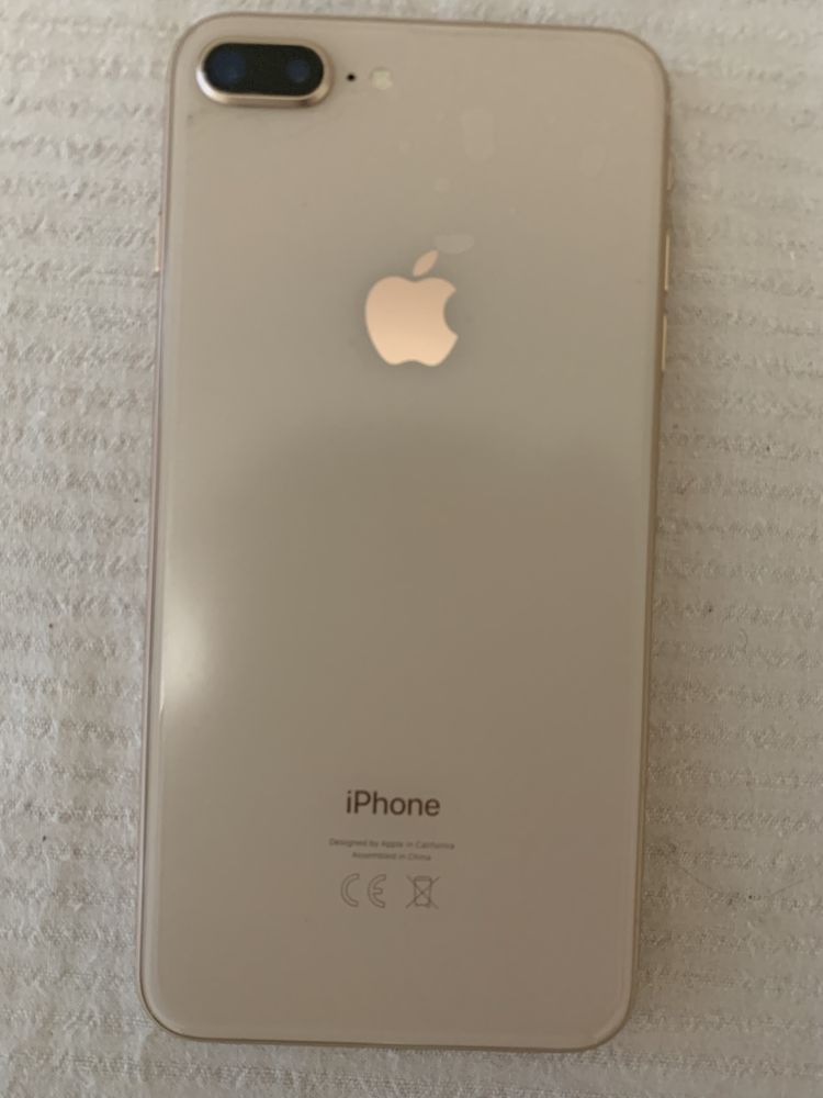 Продавам iPhone 8 Plus Gold