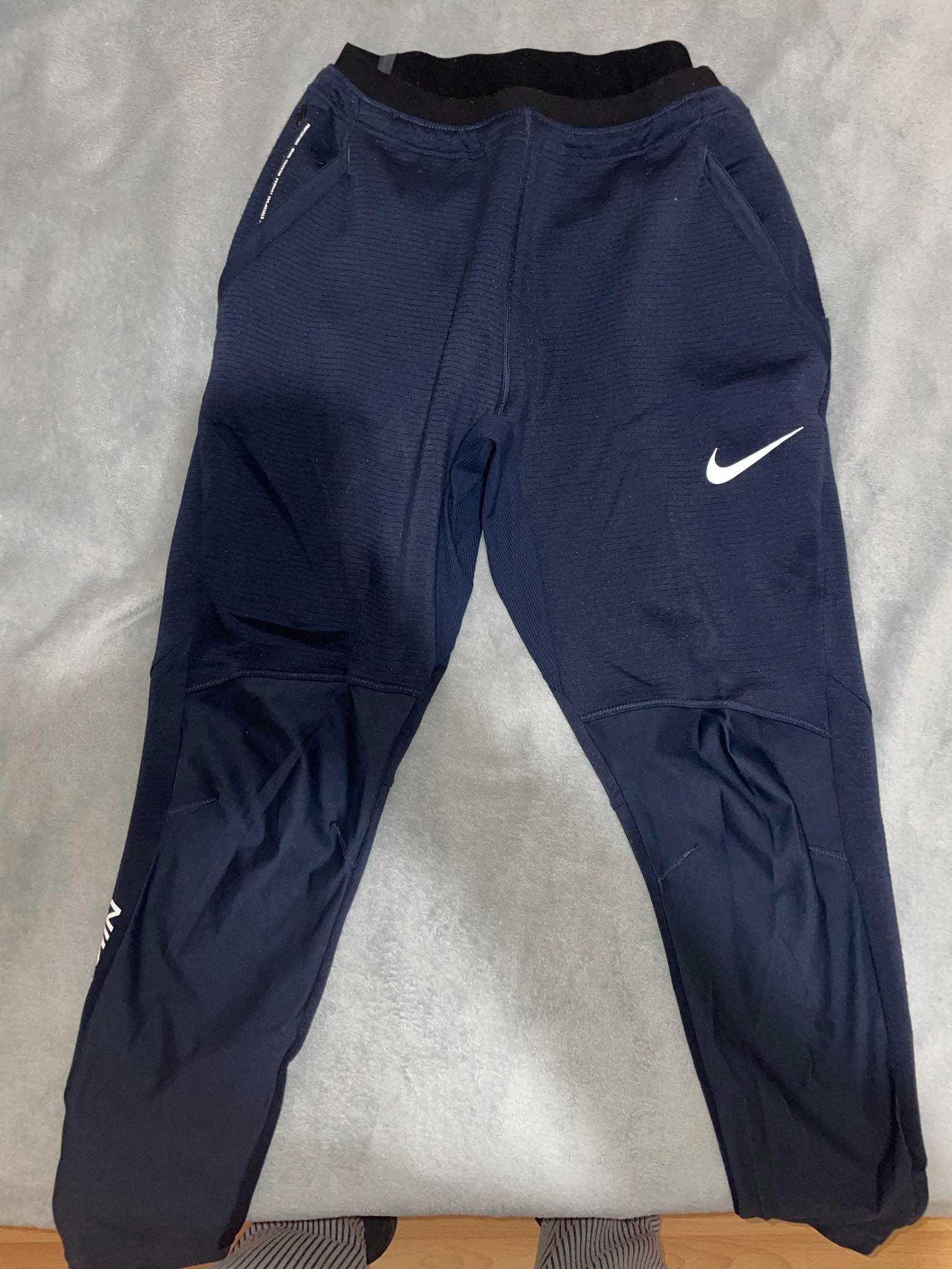 Анцуг NIKE модел Dri-Fit(NIKE PRO), подходящ за тренировки, S размер