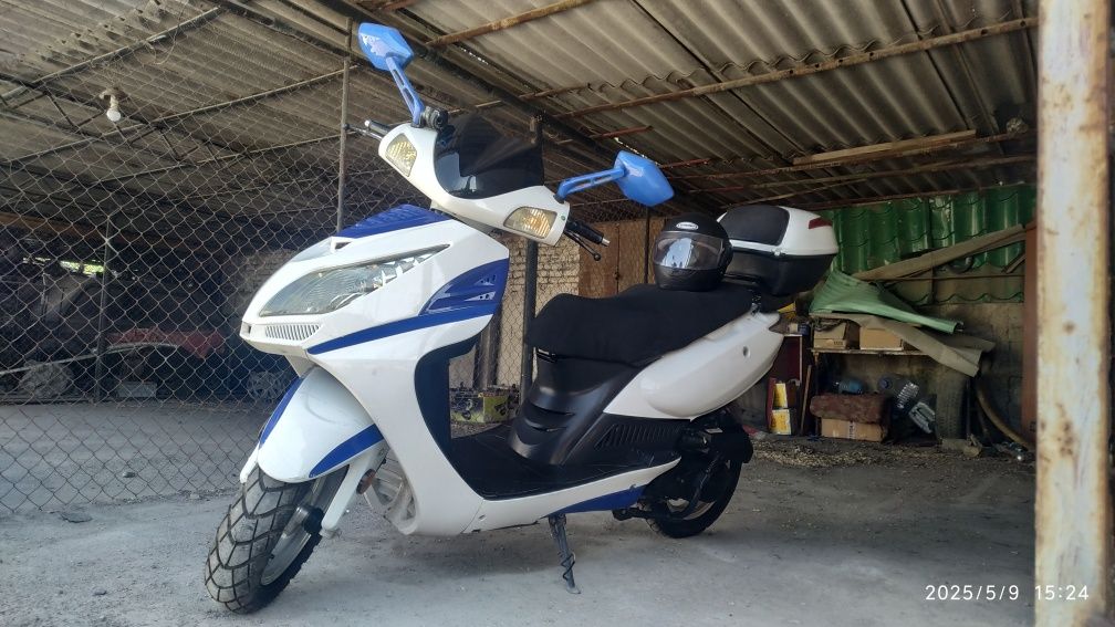 Продаю скутер "Real moto"