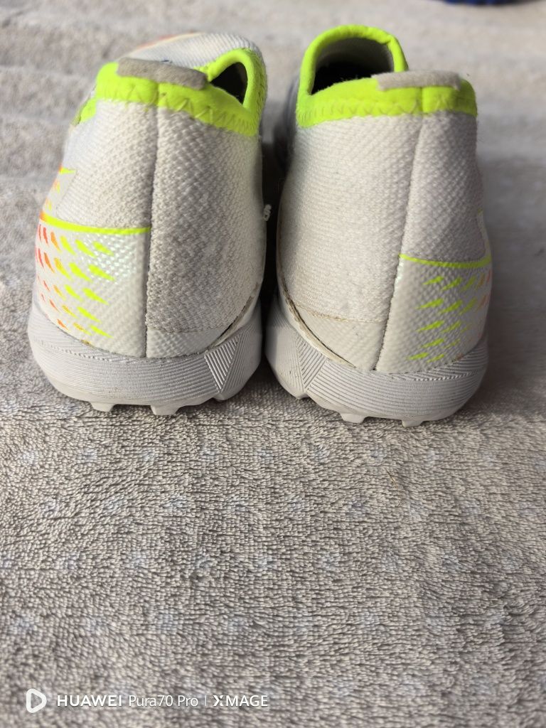 Стоножки adidas в много добро състояние номер 33 стелка 20см