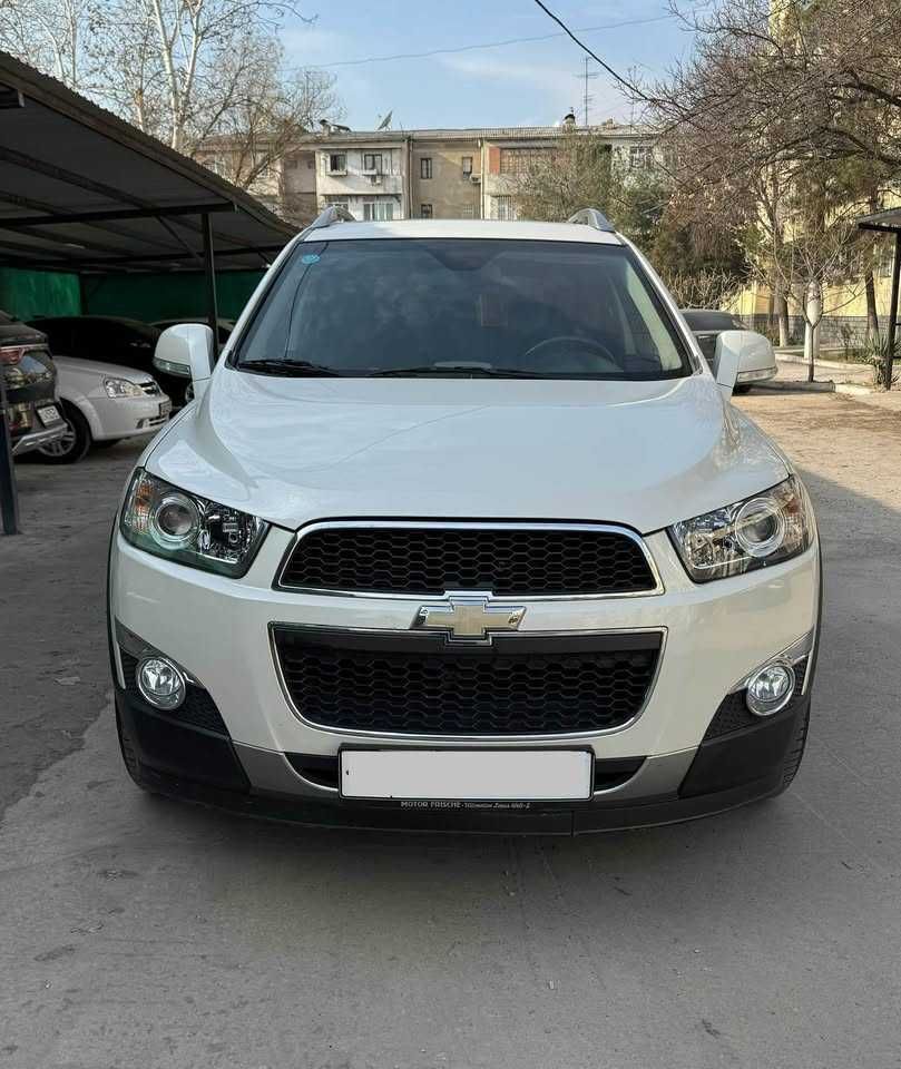 Chevrolet Captiva 2 2011 marvarid rangi.