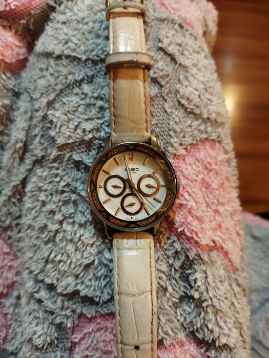 Дамски часовник Casio оригинален, розово злато