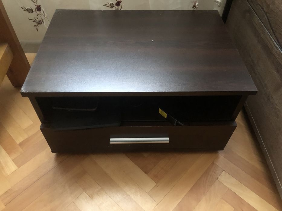 Нощно шкафче  цвят венге.