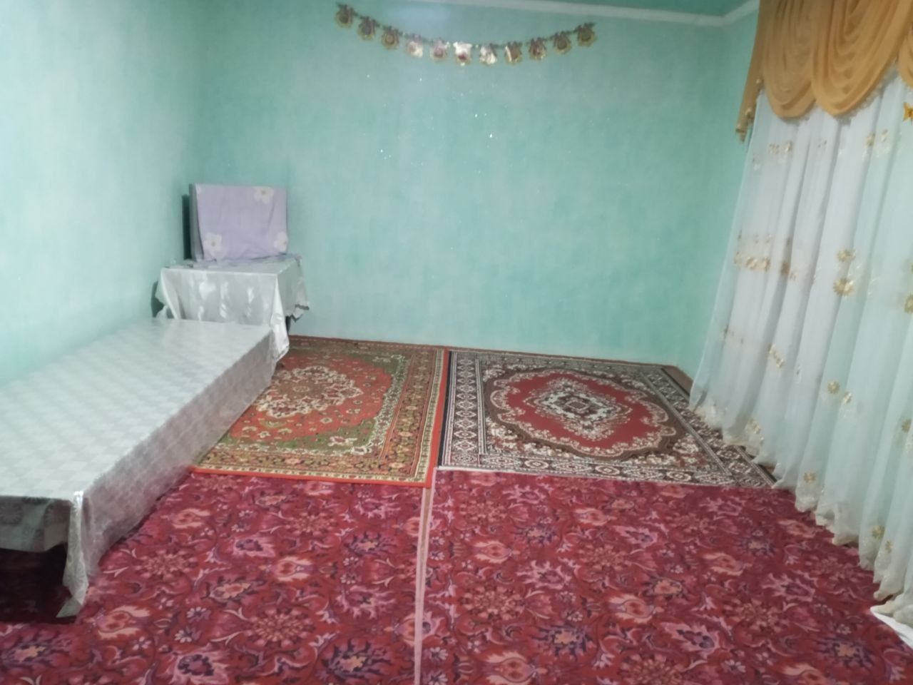 Talaba qizlar uchun ijaraga hovlida uy bor. Karvon tilla bozor ro'para