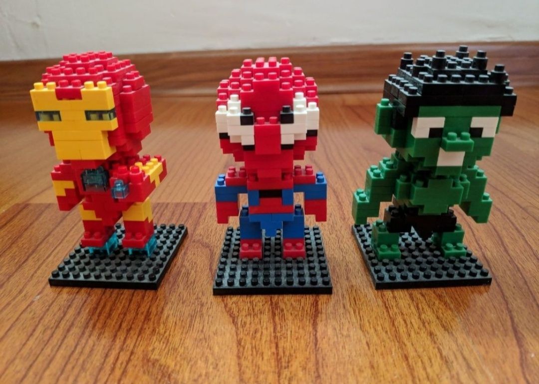 Eroi Marvel și DC tip LEGO