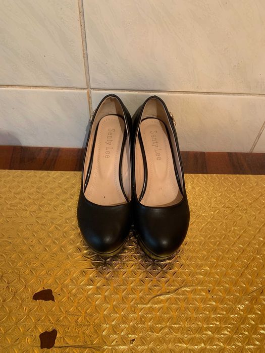 Продам туфли женские из натур. кожи черного цвета (сделано в Италии)