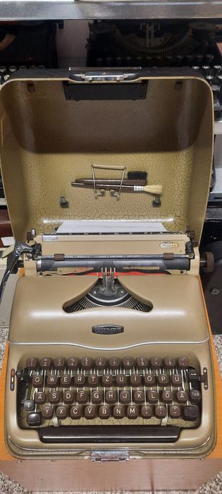 Mașină de scris Triumph Perfekt  impecabilă