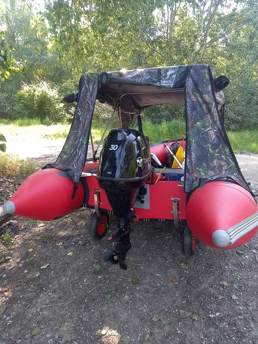 Vând barcă cu motor cumpărate de mine de noi barcă lungime 4.20 m
