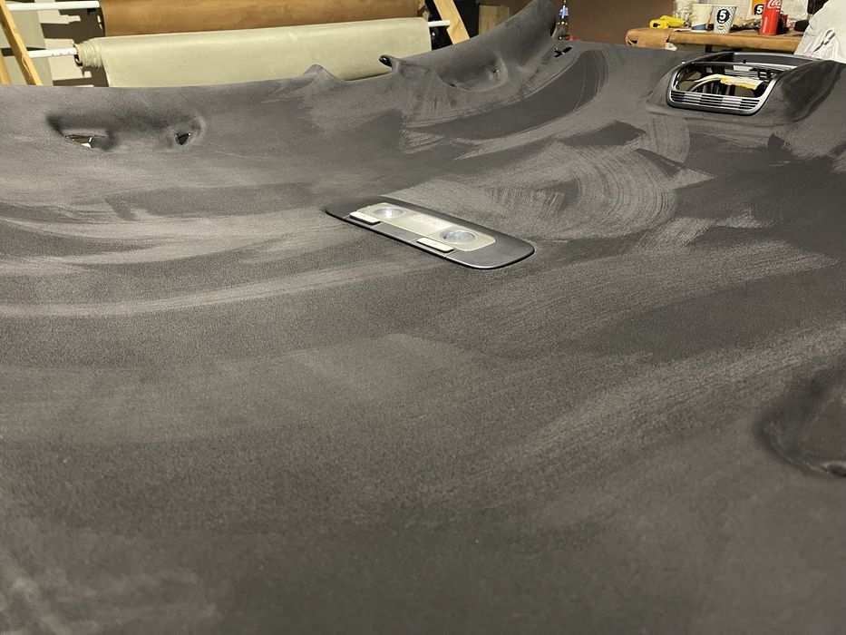 Retapitare Reconditionare plafon stalpi si fete usi alcantara textil