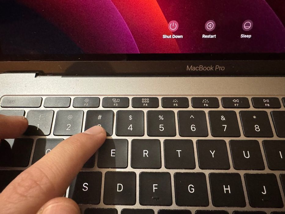 Macbook Pro a1708 2017 i5 256 GB