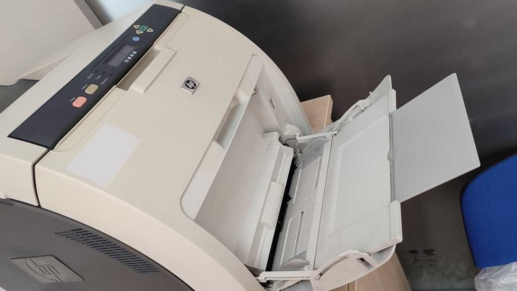Цветен лазерен принтер HP Color LaserJet 3800N