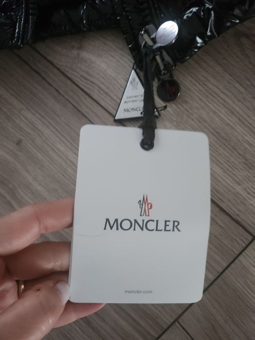 Vand geaca Moncler dama noua nu se confunda cu cele chinezesti!
