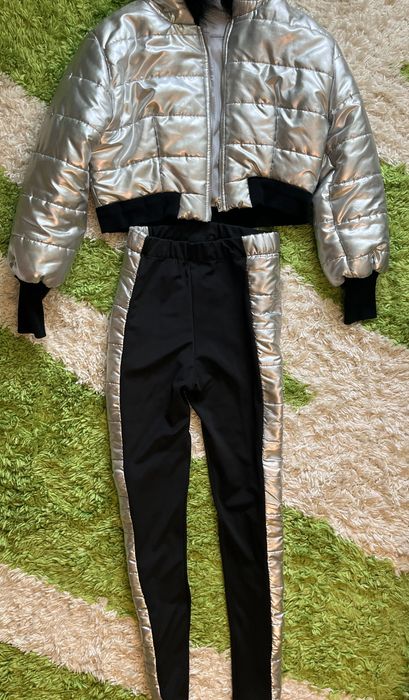 Vând trening în stare bună