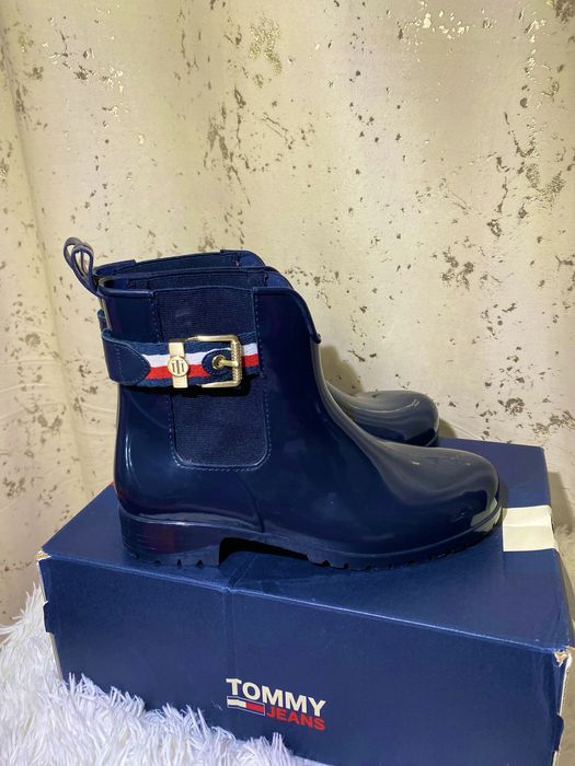 Tommy Hilfiger marime 38