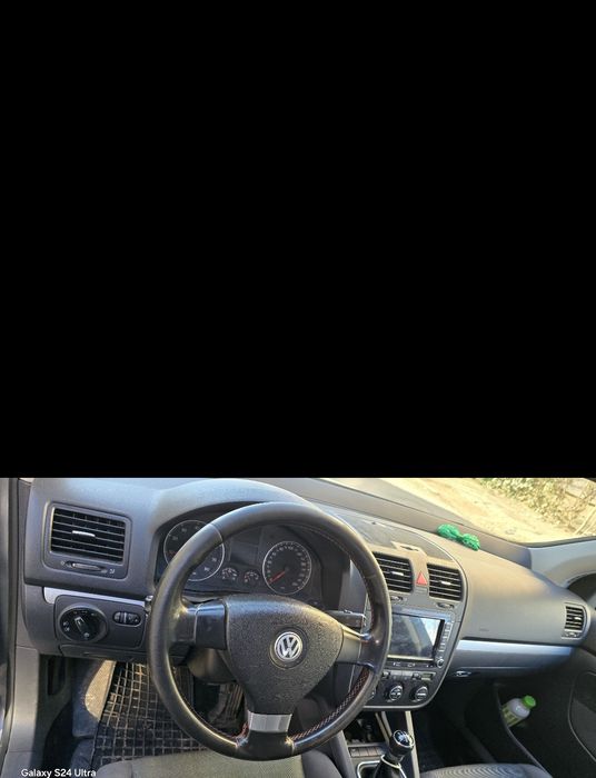 Vand Golf 5,pret 2.500 euro
