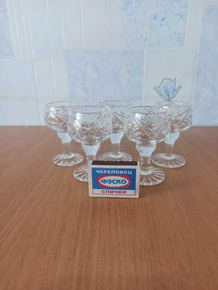 Хрустальные рюмки и стопки