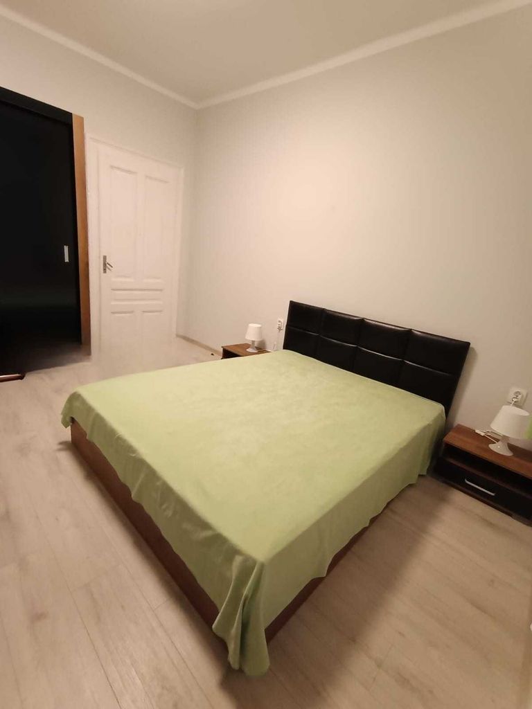 Дава се под наем Тристаен апартамент в София, Център - 70 кв.м за 600 € - Снимка #1