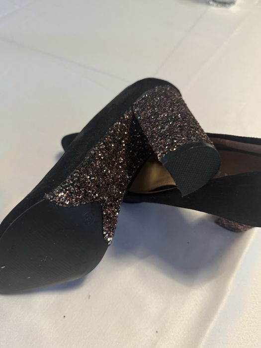 Pantofi eleganți cu toc cu sclipici, mărimea 36, stare excelentă