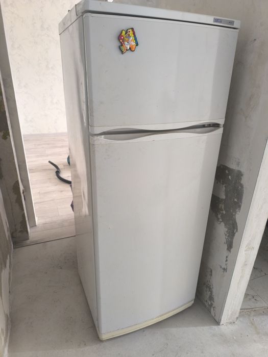 Продам Холодильник Атлант